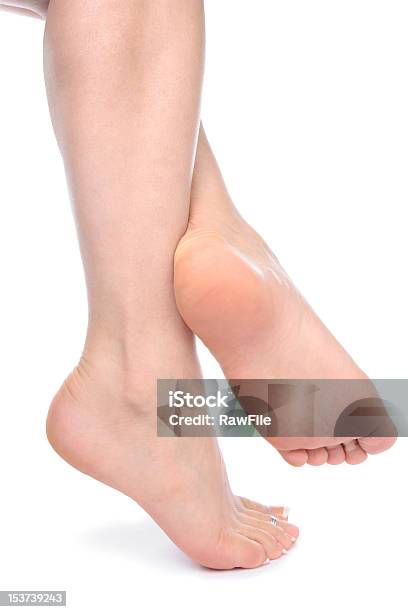 이상의 여자 격리됨에 흰색 배경 맨발에 대한 스톡 사진 및 기타 이미지 - 맨발, 몸 가꾸기, 발바닥