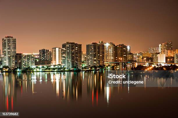 Z Widokiem Na Szlak Żeglugowy W Nocy - zdjęcia stockowe i więcej obrazów Fort Lauderdale - Fort Lauderdale, Stan Floryda, Śródmieście