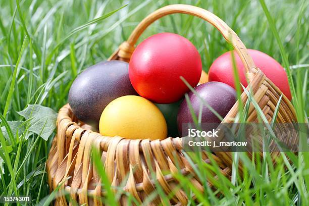 Huevos De Pascua Foto de stock y más banco de imágenes de Amarillo - Color - Amarillo - Color, Arte y artesanía, Artesanía