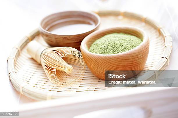 Matcha Foto de stock y más banco de imágenes de Alimento - Alimento, Bambú - Material, Batidor