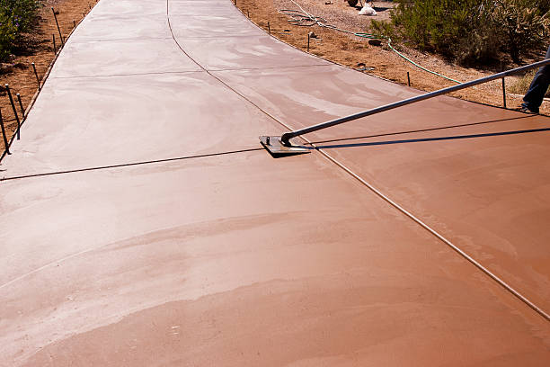 lissant béton - concrete driveway cement construction photos et images de collection