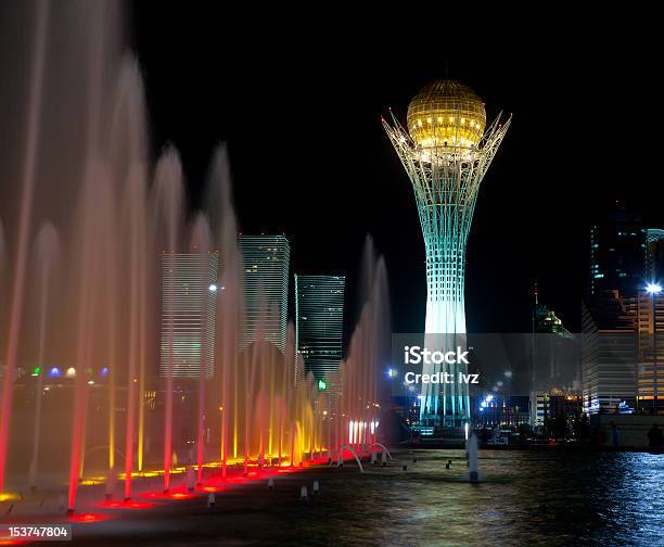 Fontana Di Luce - Fotografie stock e altre immagini di Ambientazione esterna - Ambientazione esterna, Architettura, Arrangiare