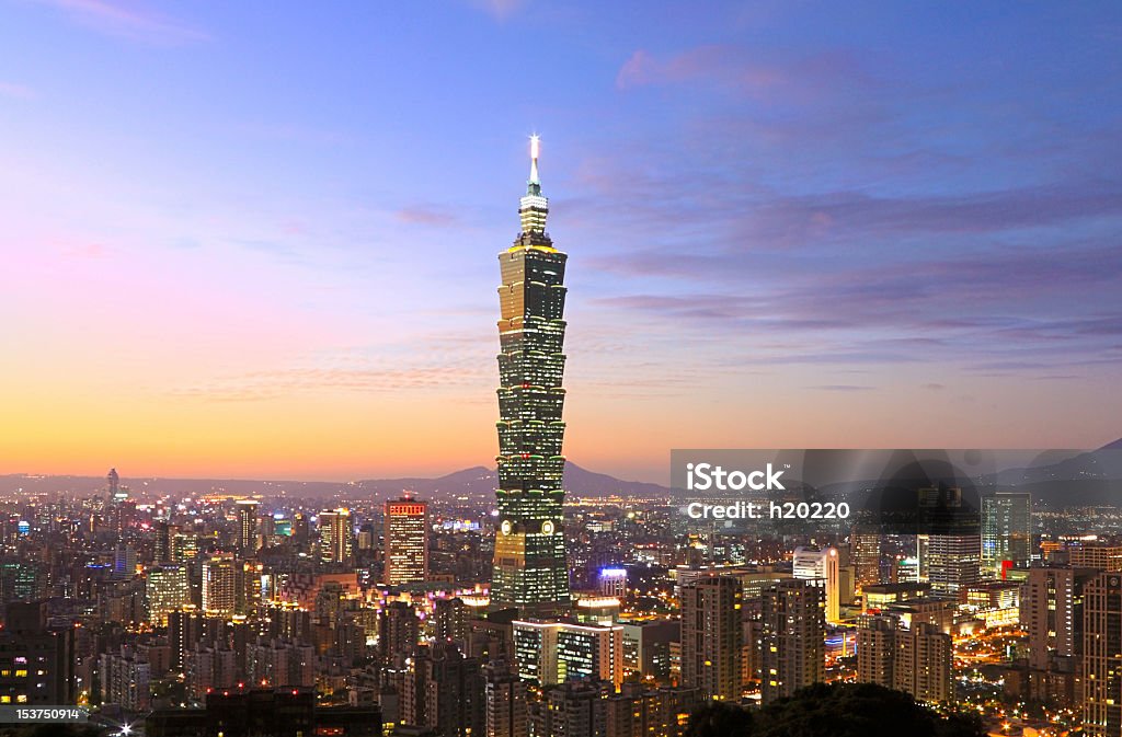 Taipei City Skyline w nocy - Zbiór zdjęć royalty-free (Taipei 101)