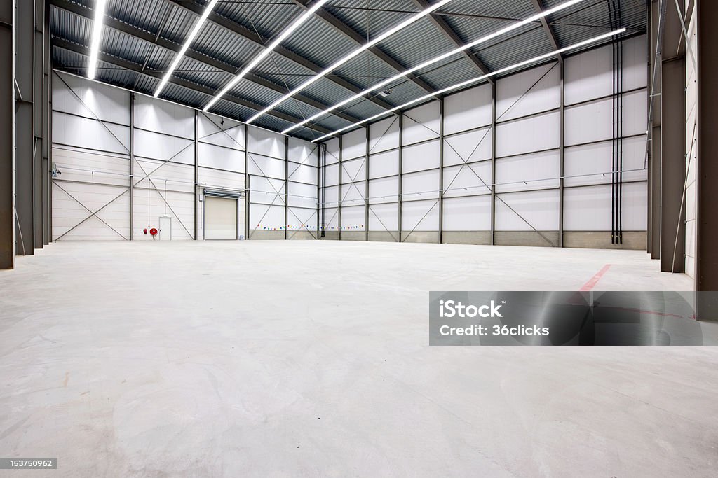 Entrepôt l'intérieur - Photo de Bâtiment préfabriqué libre de droits