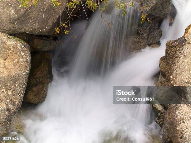 Pequeño Foto de stock y más banco de imágenes de Agua - Agua, Aire libre, Belleza de la naturaleza