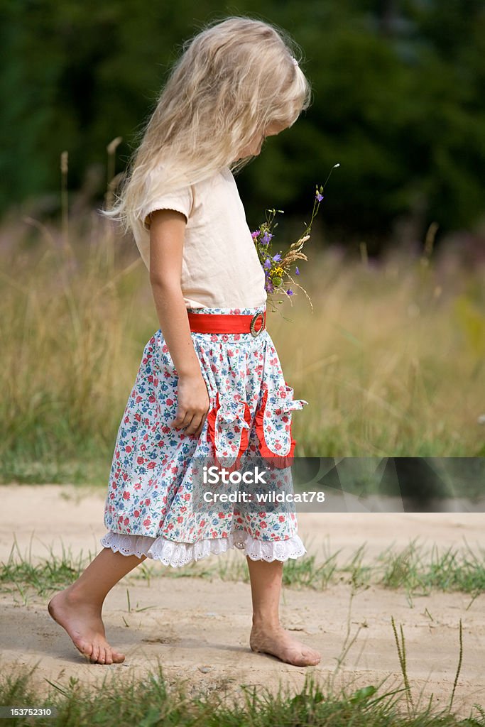 Menina com flores - Foto de stock de Alegria royalty-free