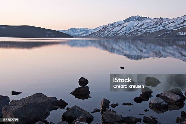 Топаз Lake Sunrise — стоковые фотографии и другие картинки Без людей - Без людей, Белый, Берег озера