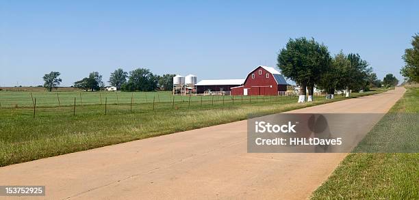 Farm Terra No Oklahoma - Fotografias de stock e mais imagens de Quinta - Quinta, Oklahoma, Estrada