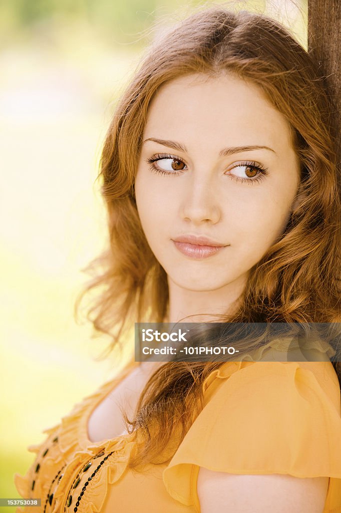 Retrato da bela jovem - Foto de stock de 20-24 Anos royalty-free