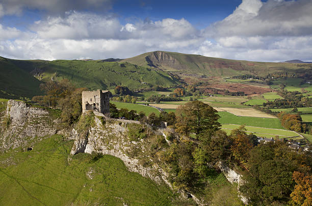 peveril castelo - derbyshire - fotografias e filmes do acervo