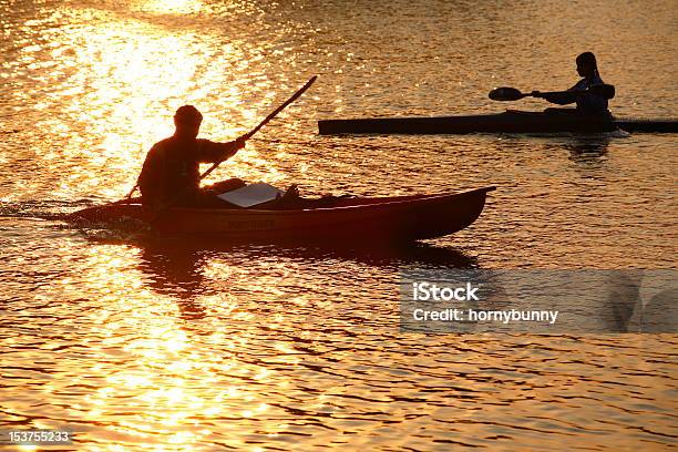 Photo libre de droit de Des Sports Nautiques Du Kayak banque d'images et plus d'images libres de droit de Horizontal - Horizontal, Kayak, Pagayer