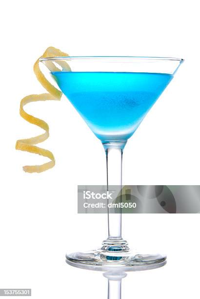 Tropikalny Koktajl W Martini Szkła - zdjęcia stockowe i więcej obrazów Alkohol - napój - Alkohol - napój, Bez ludzi, Białe tło