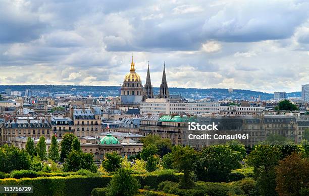 Paris Foto de stock y más banco de imágenes de Aguja - Chapitel - Aguja - Chapitel, Aire libre, Azul