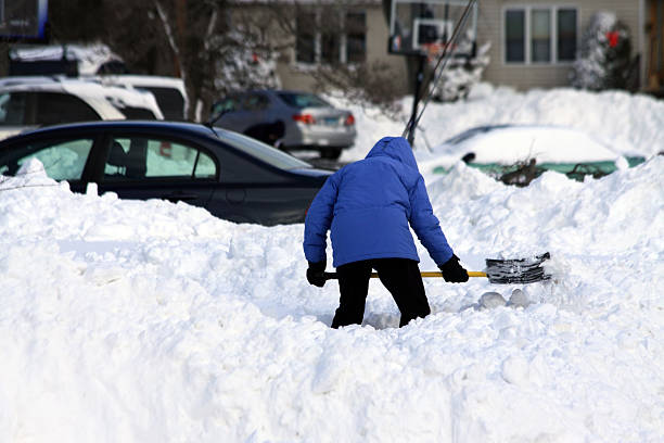 istock lots of shoveling 153757133