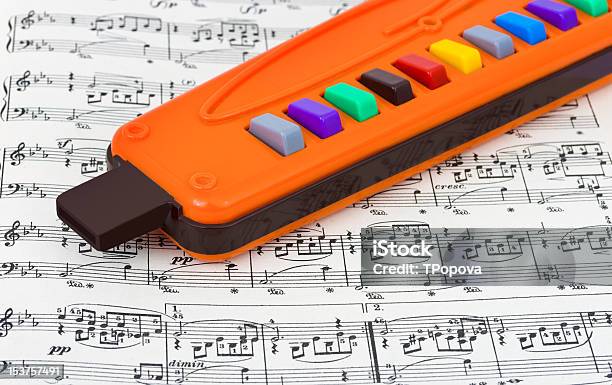 トーイパイプ楽譜 - おもちゃのストックフォトや画像を多数ご用意 - おもちゃ, オレンジ色, オーディオ機器