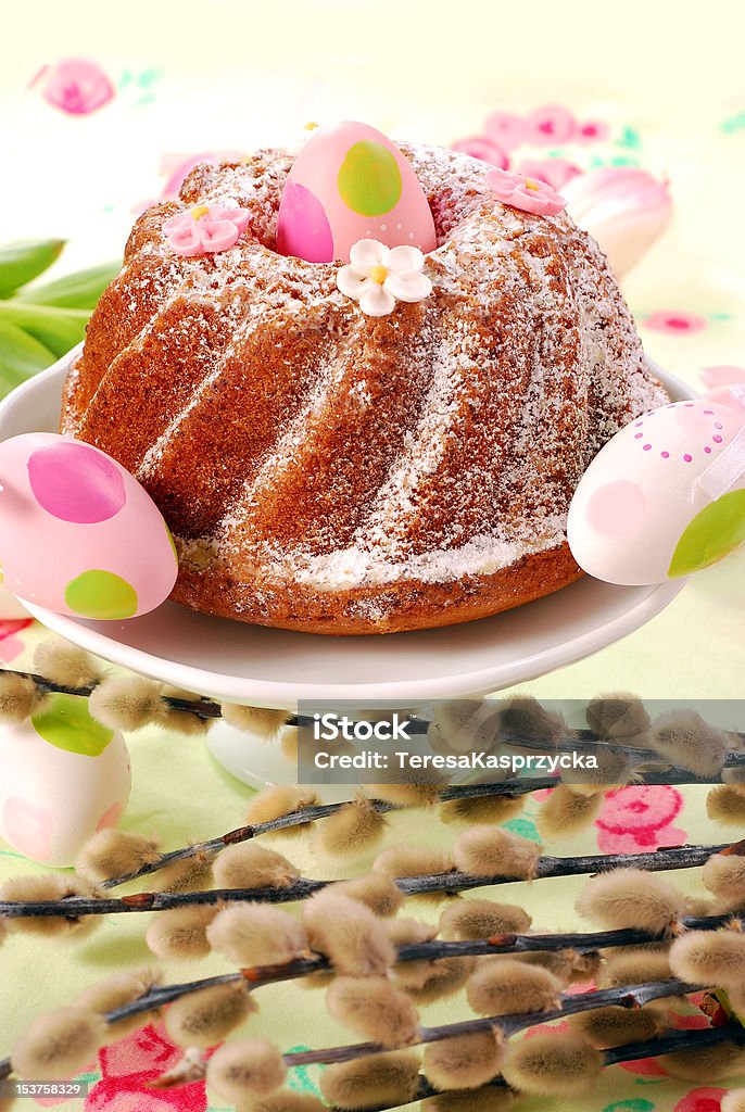 ring-Kuchen auf Ostern Tabelle - Lizenzfrei Backen Stock-Foto