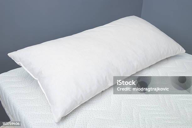 Rhombo Almohadas Con Relleno De Colchón Foto de stock y más banco de imágenes de Almohada - Almohada, Blanco - Color, Cojín