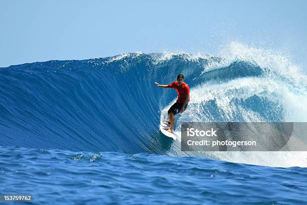 Surfer Auf Perfekte Blue Wave Mentawaiinseln Indonesien Stockfoto und mehr Bilder von Surfen