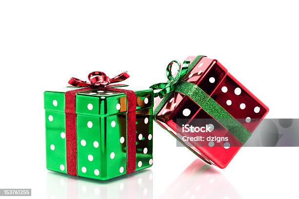 Foto de Dois Caixas De Presente De Natal Brilhantes Square e mais fotos de stock de Branco - Branco, Brilhante - Luminosidade, Caixa - Recipiente