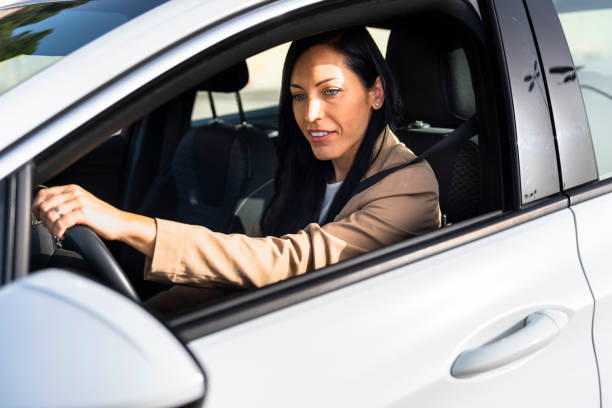 istock Seamless Connectivity: Businesswoman's Mobile Office in Luxury Vehicle 1537623933