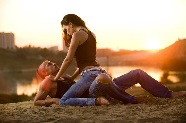 vaqueros de amor - couple sensuality embracing macho fotografías e imágenes de stock