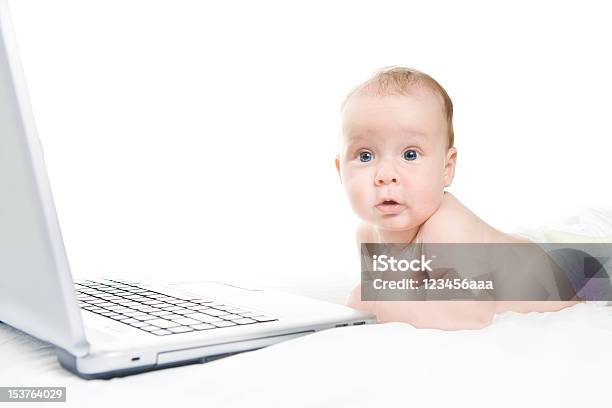 Hermoso Bebé Foto de stock y más banco de imágenes de Alegre - Alegre, Azul, Bebé