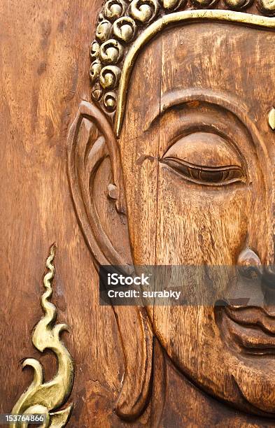 Buddhagesicht Skulptur Aus Teakholz Im Thaistil Stockfoto und mehr Bilder von Asien - Asien, Bildkomposition und Technik, Buddha