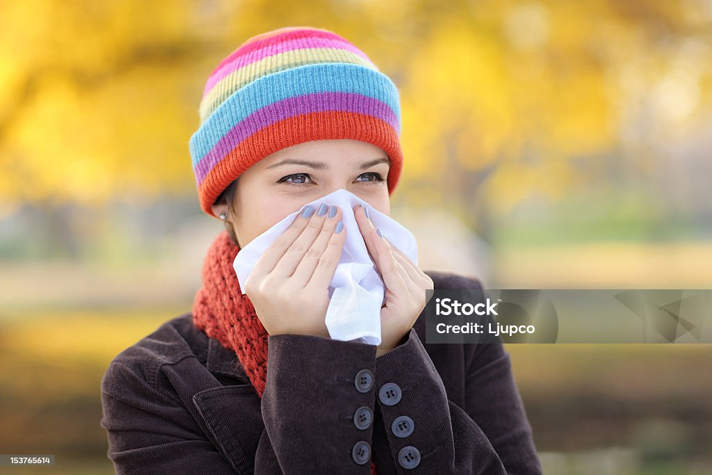 Mulher com gripe ou alergia tecido com - Royalty-free Adulto Foto de stock