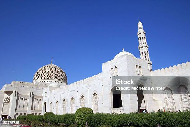 Grande Moschea Di Muscat Oman - Fotografie stock e altre immagini di Ambientazione esterna - Ambientazione esterna, Composizione orizzontale, Esterno di un edificio