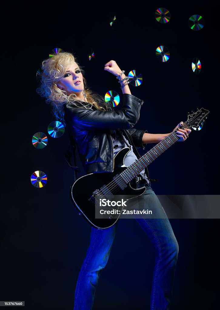 blonde girl z Gitara - Zbiór zdjęć royalty-free (Akord)