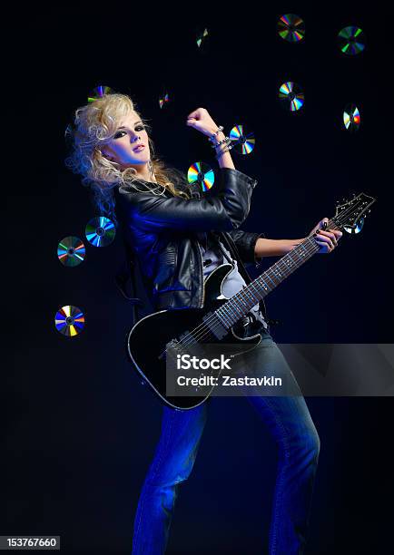Blonde Girl Z Gitara - zdjęcia stockowe i więcej obrazów Akord - Akord, Blond włosy, Codzienne ubranie