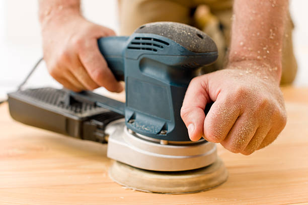 Home improvement-Mann für abgeschmirgelten Holzboden – Foto