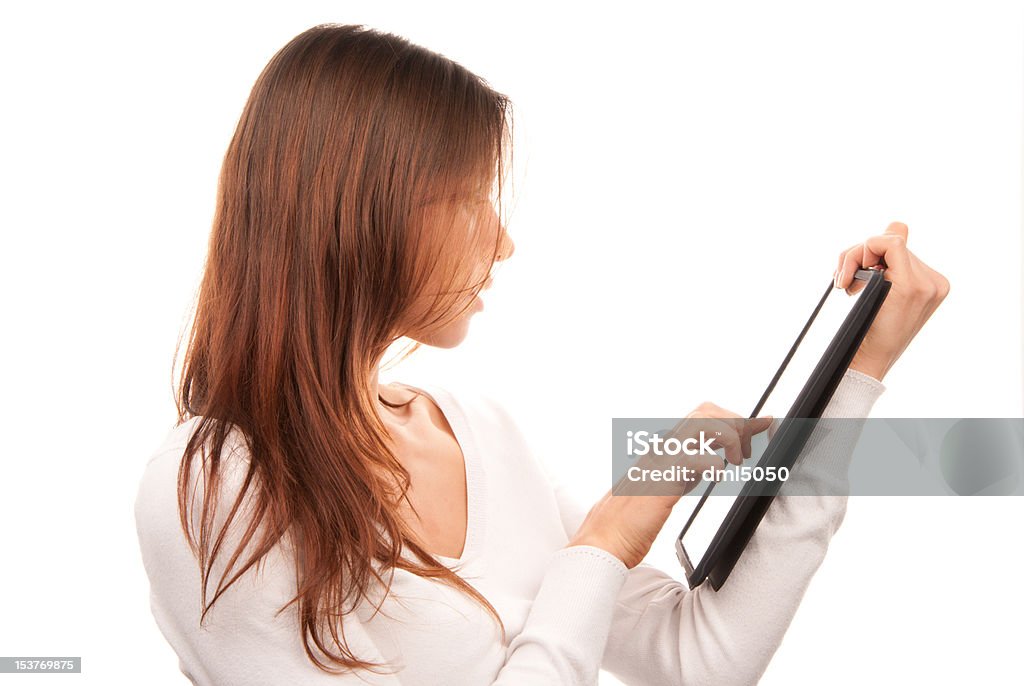 Kobieta pisze na elektroniczny tablet dotykowy - Zbiór zdjęć royalty-free (Białe tło)
