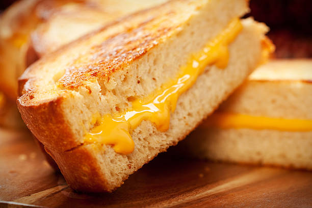 sanduíche de queijo grelhado - cheese sandwich - fotografias e filmes do acervo
