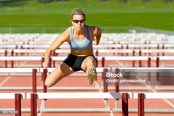 Atleta De Salto Más Obstáculos Foto de stock y más banco de imágenes de Vallas - Evento de atletismo - Vallas - Evento de atletismo, Valla - Artículos deportivos, Personas