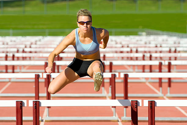 atleta saltare oltre gli ostacoli - track and field athlete women vitality speed foto e immagini stock