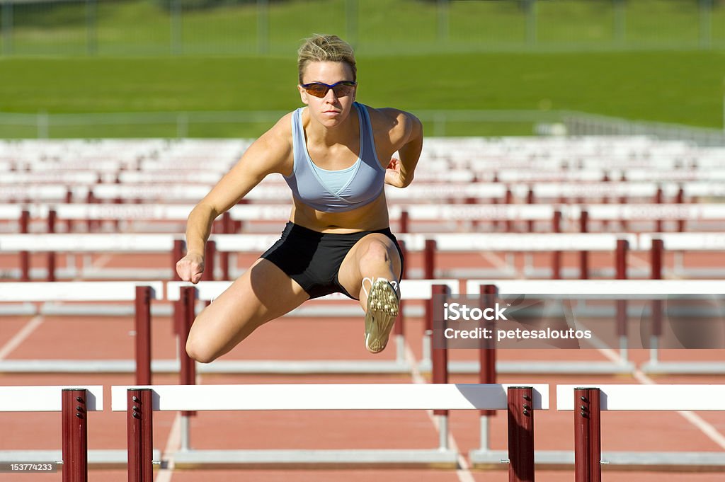 Atleta Saltar sobre Obstáculos - Royalty-free Corrida de Barreiras - Evento de pista Foto de stock