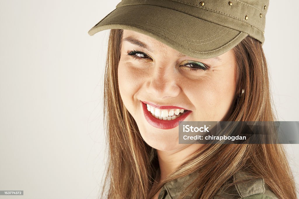 Mulher bonita em roupas de militares - Foto de stock de Adulto royalty-free