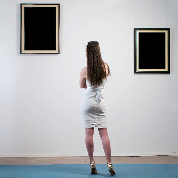 istock Woman in gallery 153775282