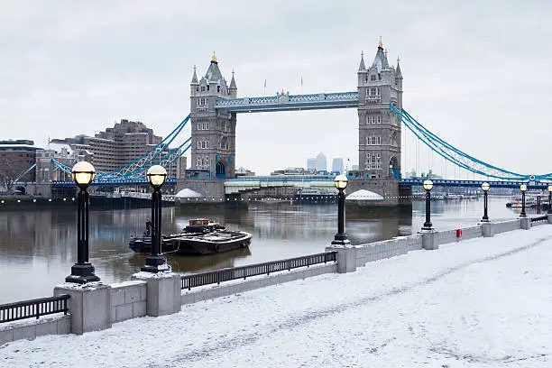 Photo of london tower bridge in snow
