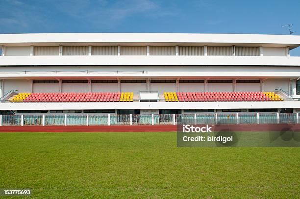 Studium Futebol Vazio Com Assento De Vermelho E Amarelo - Fotografias de stock e mais imagens de Amarelo