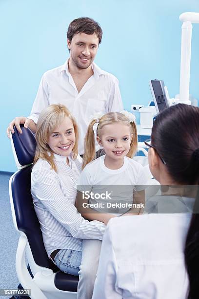 U Dentysty - zdjęcia stockowe i więcej obrazów Dentysta - Dentysta, Rodzina, 30-39 lat