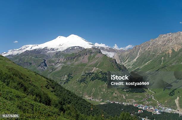 Encimeras De Nieve Foto de stock y más banco de imágenes de Aire libre - Aire libre, Cañón - Tipo de Valle, Cielo