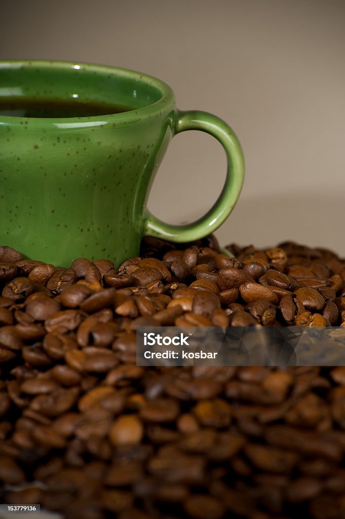 Haricots et tasse à café - Photo de Aliment rôti libre de droits