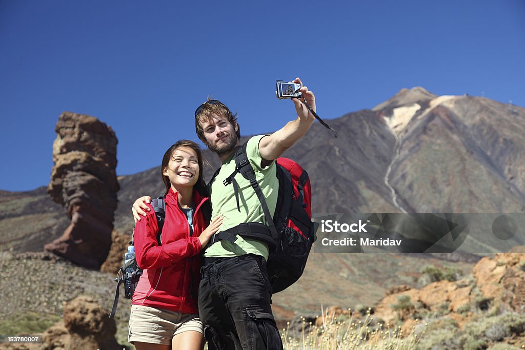 Couple prenant photo - Photo de Deux personnes libre de droits