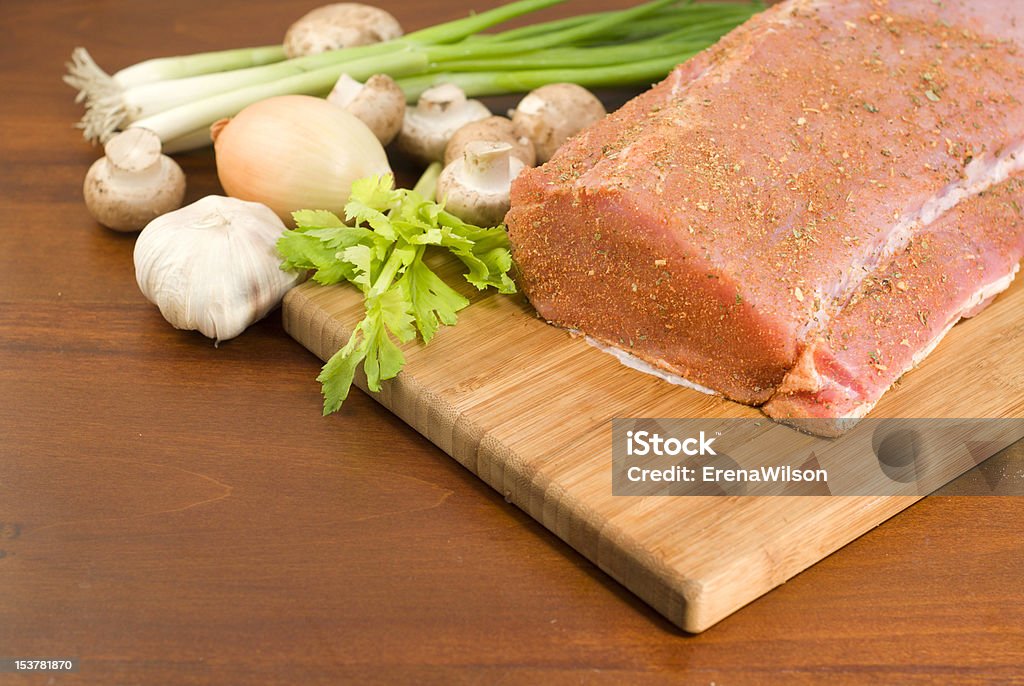Schweinefilet bereit zum Kochen - Lizenzfrei Bauholz-Brett Stock-Foto