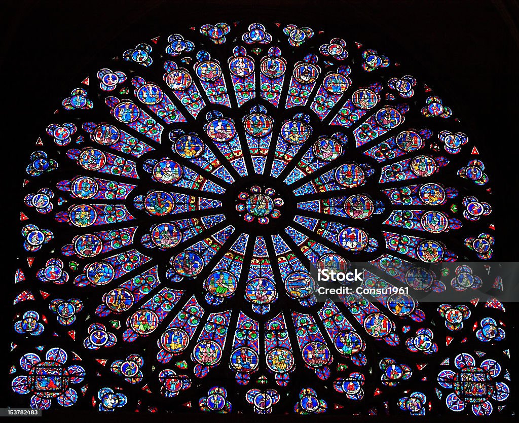 Vidriera de colores - Foto de stock de Catedral de Nuestra Señora de París libre de derechos