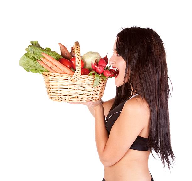 Mujer verduras bocadillo - foto de stock