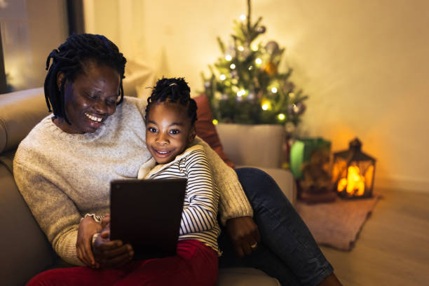 istock Single mother spending Christmas time with her daughter 1537829834