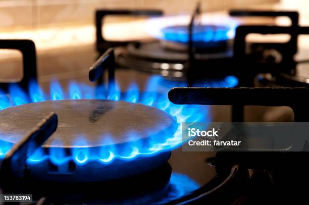 Quemadores De Gas Primer Plano Foto de stock y más banco de imágenes de Gas natural - Gas natural, Seguridad, Llama - Fuego